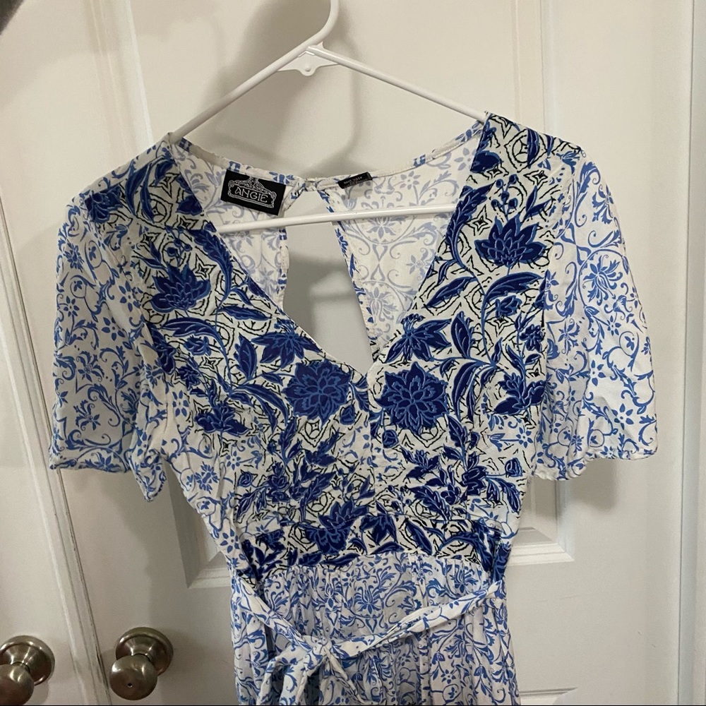 Blue and white floral maxi dress 💙